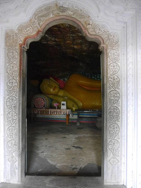 Close Face Serene Reclining Buddha Caves Buddhist Temple Mulkirigala Raja — Stock Photo, Image