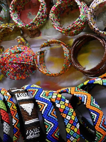 Fechar a seleção de pulseiras coloridas de contas à venda, África do Sul Fotos De Bancos De Imagens Sem Royalties