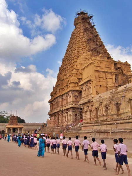 Een Rij Schooljongens Bezoekt Darsuram Tempel Tamil Nadu Zuid India — Stockfoto