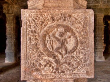 Süslü kare oyma, Darasuram Tapınağı, Tamil Nadu, Güney Hindistan. Yüksek kalite fotoğraf