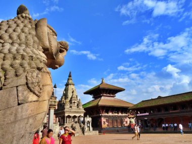 Aslan heykeli ve tapınağı olan Durbar Meydanı, Bhaktapur, Nepal. Büyük kopya alanı. Yüksek kalite fotoğraf