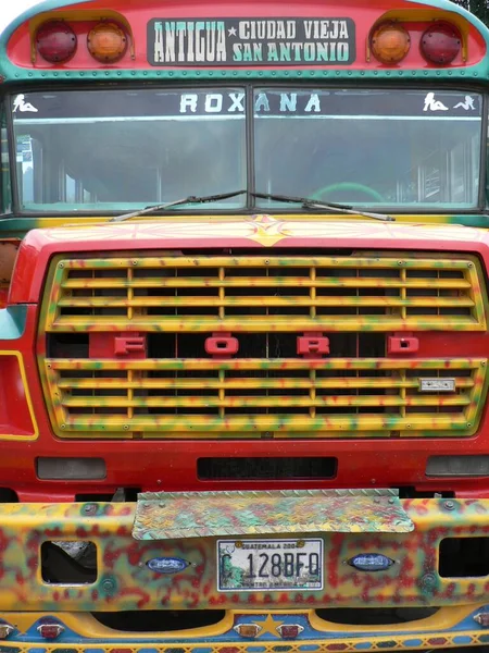 Nahaufnahme Vor Einem Schönen Glänzenden Farbenfrohen Guatemaltekischen Oldtimer Bus Hochwertiges — Stockfoto