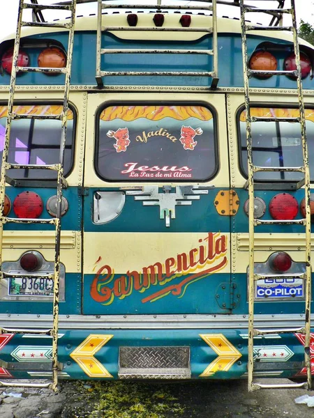 Detailní Záběr Barevného Retro Vypadající Vintage Autobusu Guatemala Kvalitní Fotografie — Stock fotografie