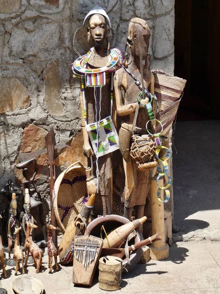 Sélection Figures Traditionnelles Africaines Bois Souvenirs Vente Photo Haute Qualité — Photo