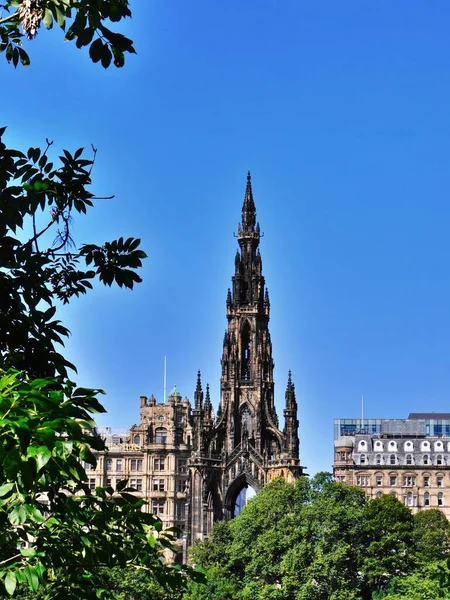 Sir Walter Scott Memoriale Con Cielo Blu Brillante Edimburgo Scozia — Foto Stock