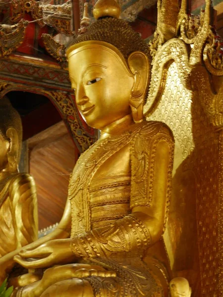 Close Side View Serene Golden Buddha Temple Inle Lake Myanmar — Stock Photo, Image