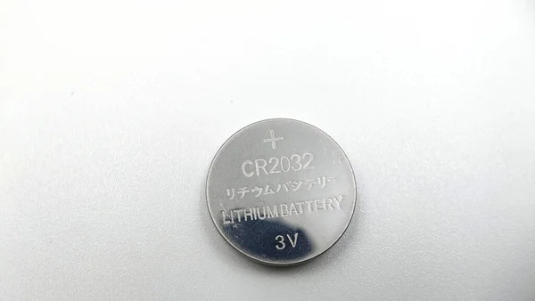 Batterij Lithium Cr2032 Close Geïsoleerd Witte Achtergrond — Stockfoto