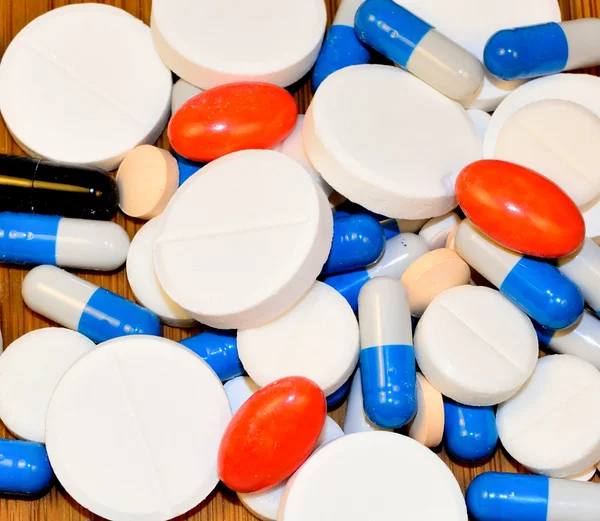 Viele Medikamente, Pillen und Kapseln — Stockfoto