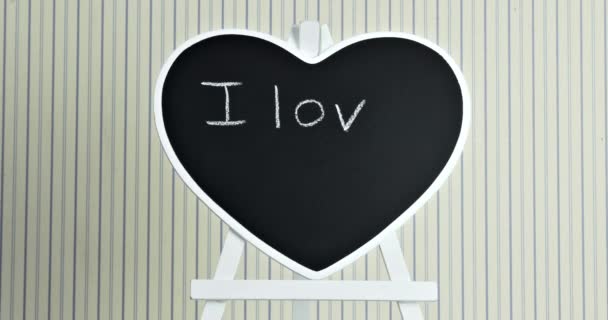 Hou Van Hartvormig Schoolbord Stop Met Bewegen Een Romantische Toewijding — Stockvideo