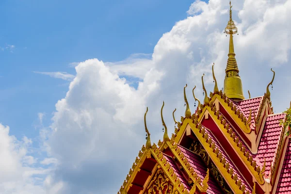 Temple roof with against blue sky. — Stock Photo, Image