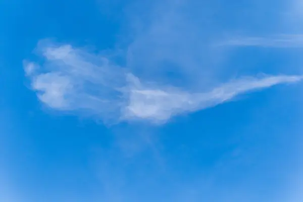 Cielo azul con nube —  Fotos de Stock