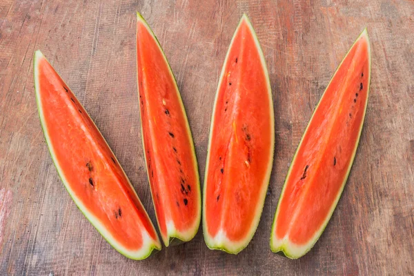 Rote Wassermelone auf Holz — Stockfoto