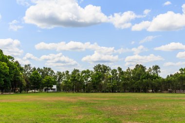 Bulutlara yakın mavi gökyüzü