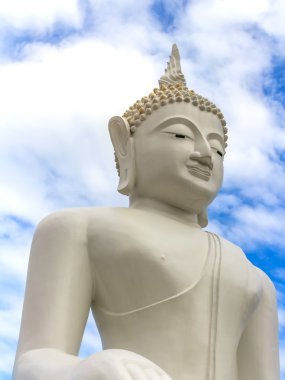 Tayland tapınak beyaz Buda heykeli