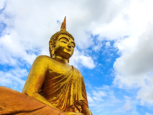 Arany buddha szobor a templom Thaiföld — Stock Fotó