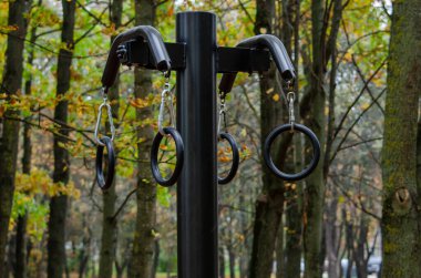 Covid salgını sırasında açık hava spor salonu boş.