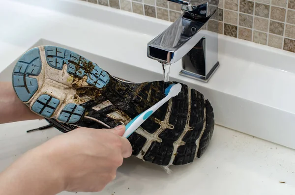 Cleaning dirty sneakers after training. Wash dirty sneakers. Wash your sneakers. Cleaning your trail running shoe.