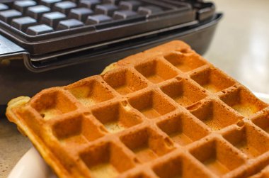 Malzemeli modern waffle makinesi, ev yapımı Belçika waffle 'ı..