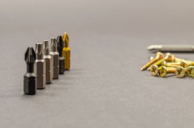 bir satırda farklı parçalar ayarlanır