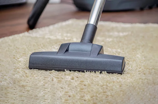 Vacuum high pile carpet, vacuum cleaner with water filter