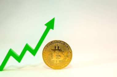 Bitcoin fiyatı. Fiyat çizelgesinde kripto para birimi oranı, ok yukarı işaret ediyor. Beyaz arkaplan kopyalama alanı