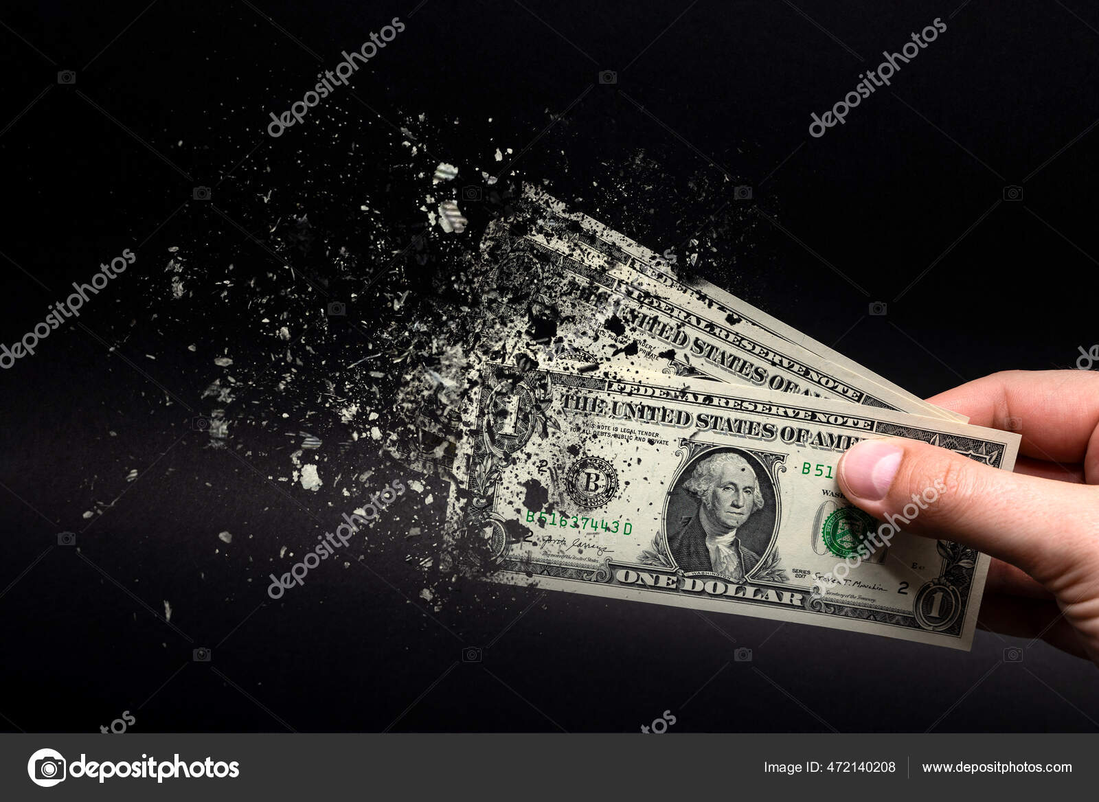 通货膨胀，美元恶性通货膨胀与黑色背景。一美元的钞票被喷在一个背景为黑色的男人手里。降低购买力、通货膨胀的概念. ——图库图片©, image size:1600x1168