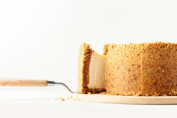 Hausgemachter Klassischer New Yorker Käsekuchen Auf Dem Holzbrett Geschnitten Vanillekuchen — Stockfoto
