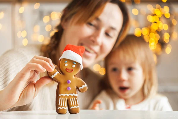 Noel Yeni Yıl Kutlaması Gelenekleri Anne Kızı Noel Kurabiyesi Adam — Stok fotoğraf