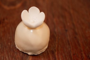 Düğün partisi için güzel tatlılar.