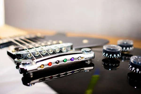 Black Electric Guitar Emphasis Bridge Volume Knobs — Stock Photo, Image