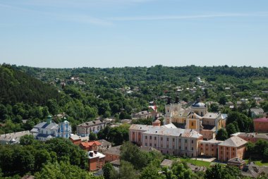 Dağlardaki eski kasaba.