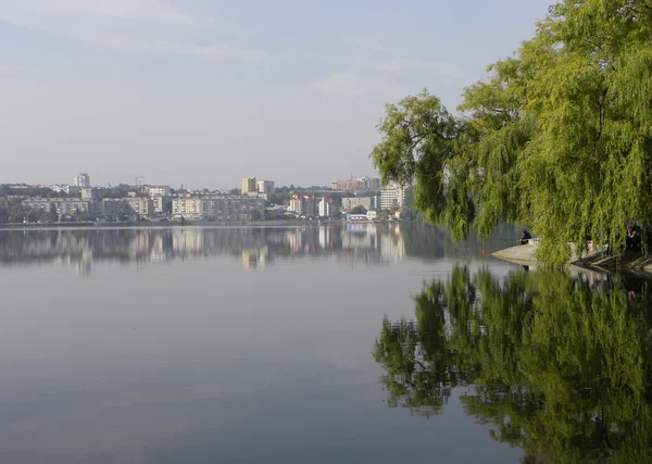 Vista geral do lago e matriz Ternopil "Zagrebellya " — Fotografia de Stock
