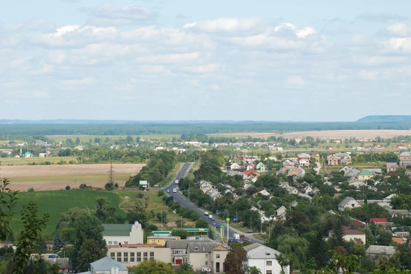 Küçük bir kasabanın kenar mahallelerinin genel manzarası