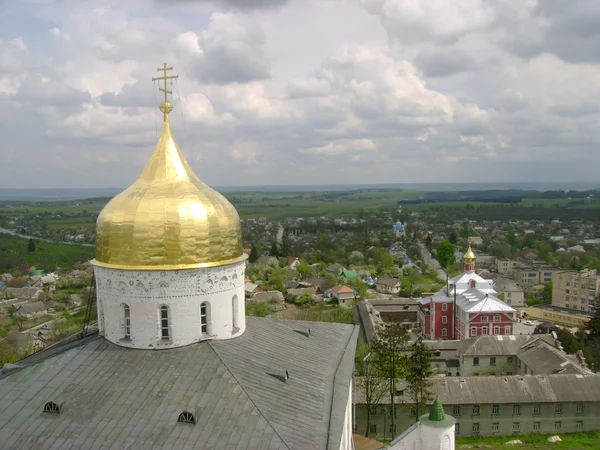 Cruz de oro y cúpula de la Trinidad Catedral de la Santa Dormición Pochayiv Lavra —  Fotos de Stock