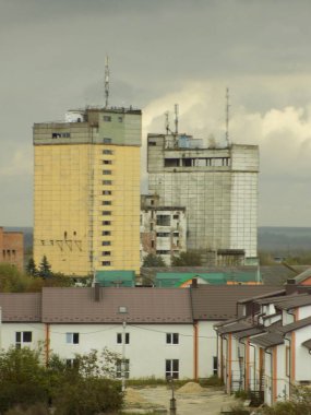 Pencereden şehre olan manzara.          