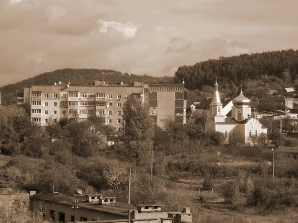 Utsikten Från Fönstret Till Staden — Stockfoto