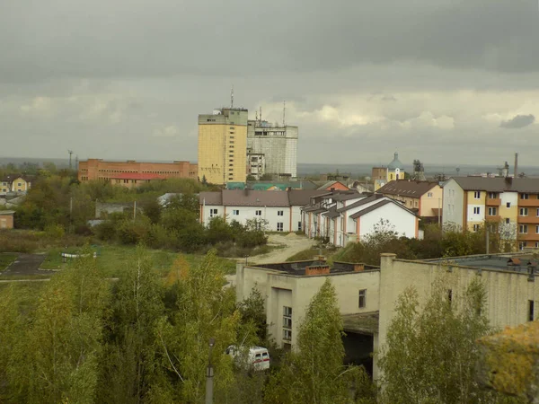 Het Uitzicht Vanuit Het Raam Naar Stad — Stockfoto