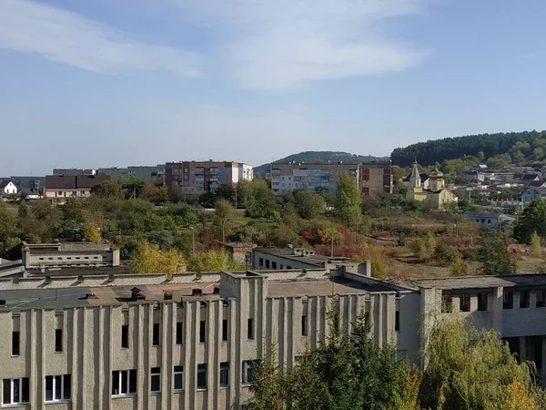 Utsikten Från Fönstret Till Staden — Stockfoto