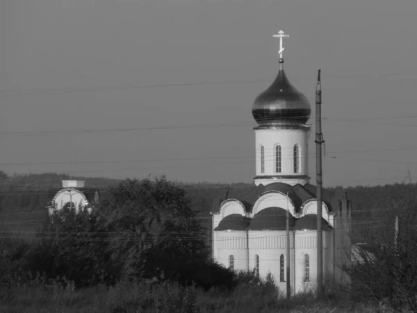 Kirche Stadtrand — Stockfoto