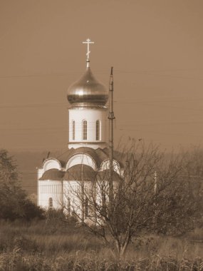  Kenar mahallelerdeki kilise                                       