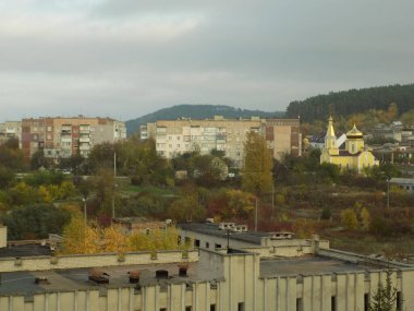 Pencereden şehre olan manzara.          