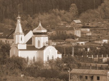  Kenar mahallelerdeki kilise                                       