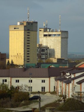 Pencereden şehre olan manzara.          