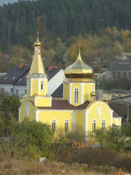 Kirche Stadtrand — Stockfoto