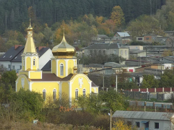 Kirche Stadtrand — Stockfoto