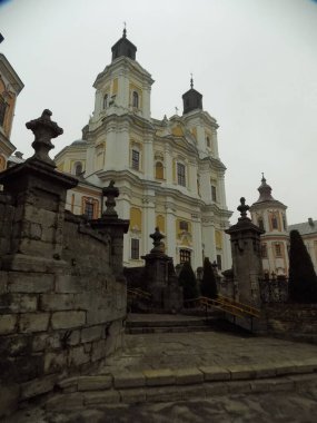  Şekil Değiştirme Katedrali.