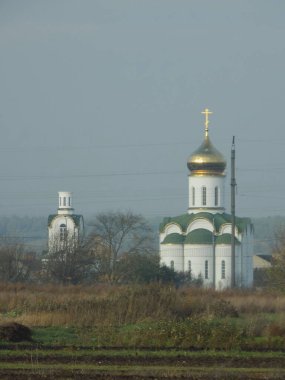 Kenar mahallelerdeki kilise                              