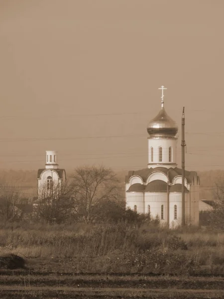 Biserica Periferie — Fotografie, imagine de stoc