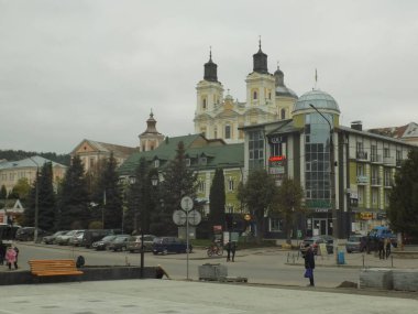 Eski kasabanın merkez caddesi.