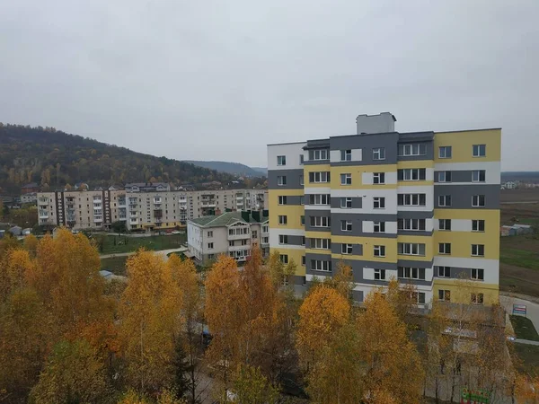 Utsikten Från Fönstret Till Staden — Stockfoto